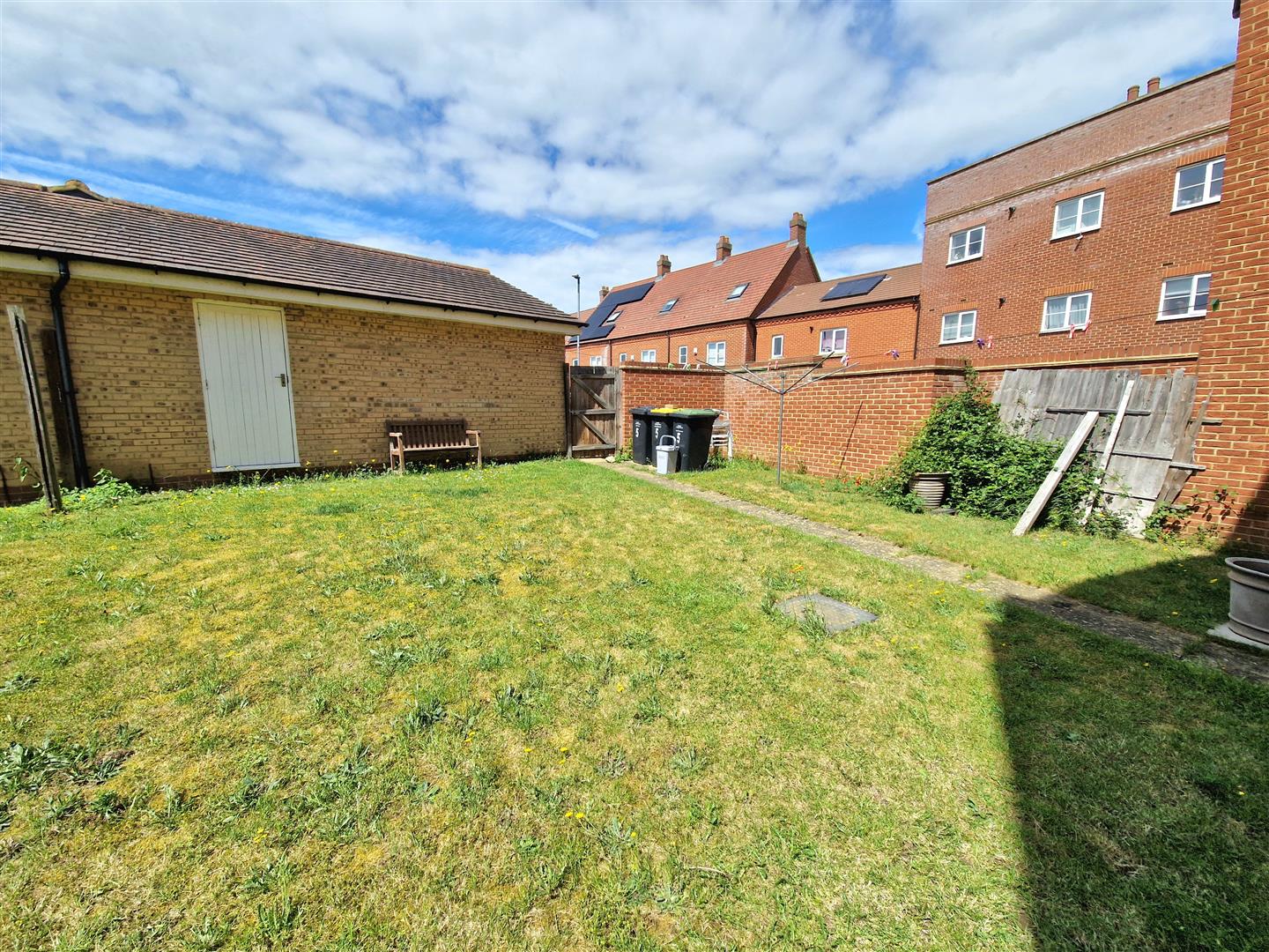 4 bed property in Saxon Way, Bedford